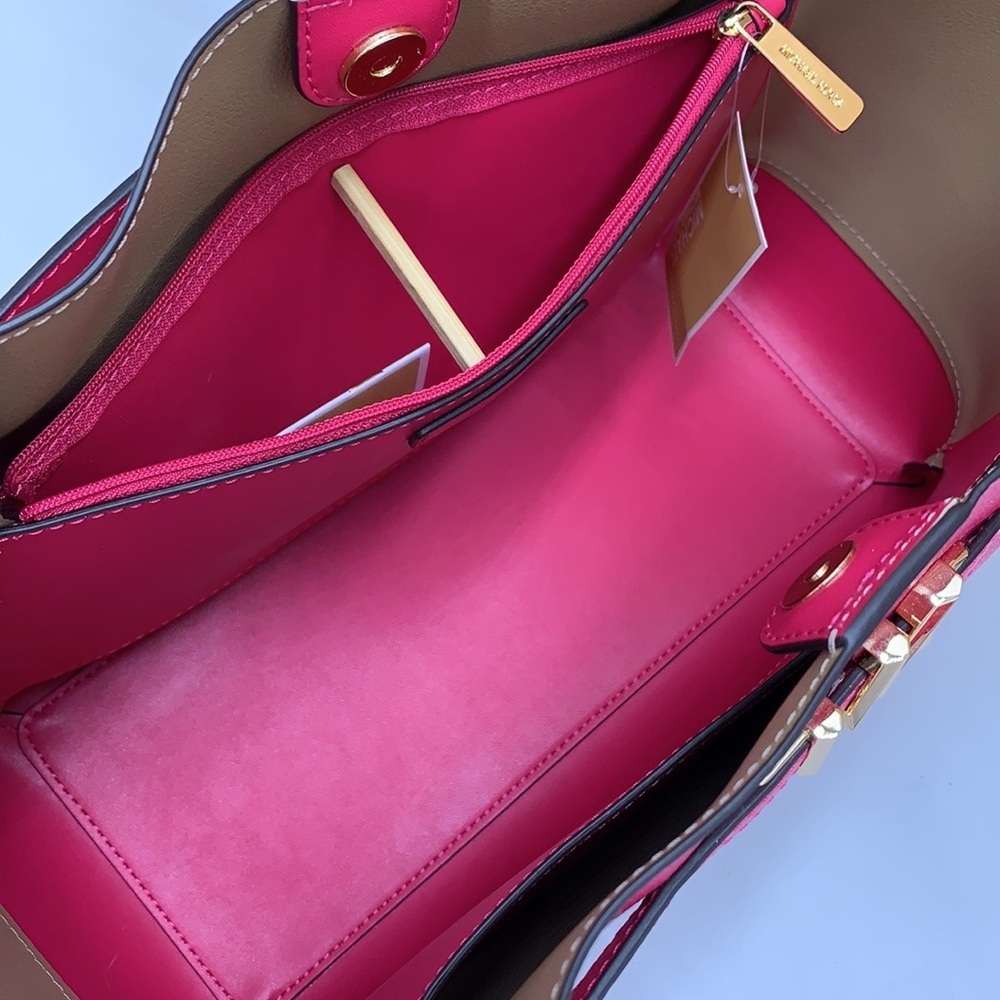 MICHAEL KORS
Reed Large Leather Belted
Shoulder Handbag & Wallet
Electric Pink - Picture 11 of 16